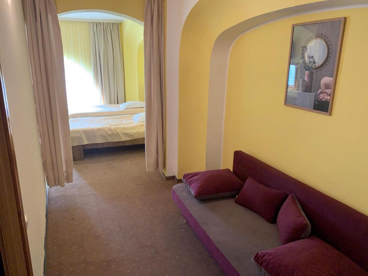 Hotel Rares Botosani Exterior photo