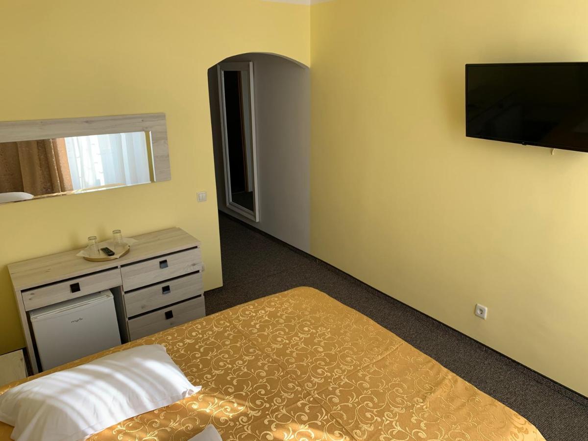 Hotel Rares Botosani Exterior photo