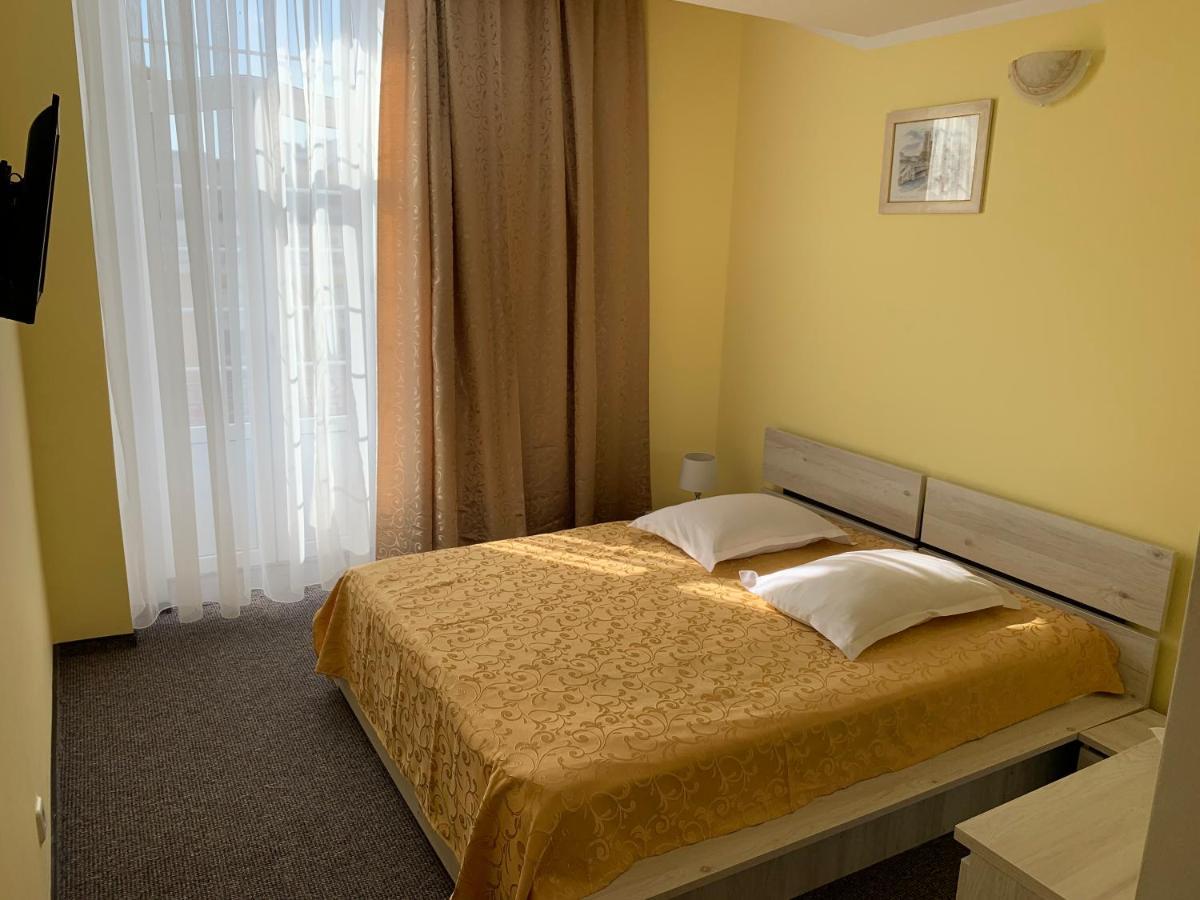 Hotel Rares Botosani Exterior photo