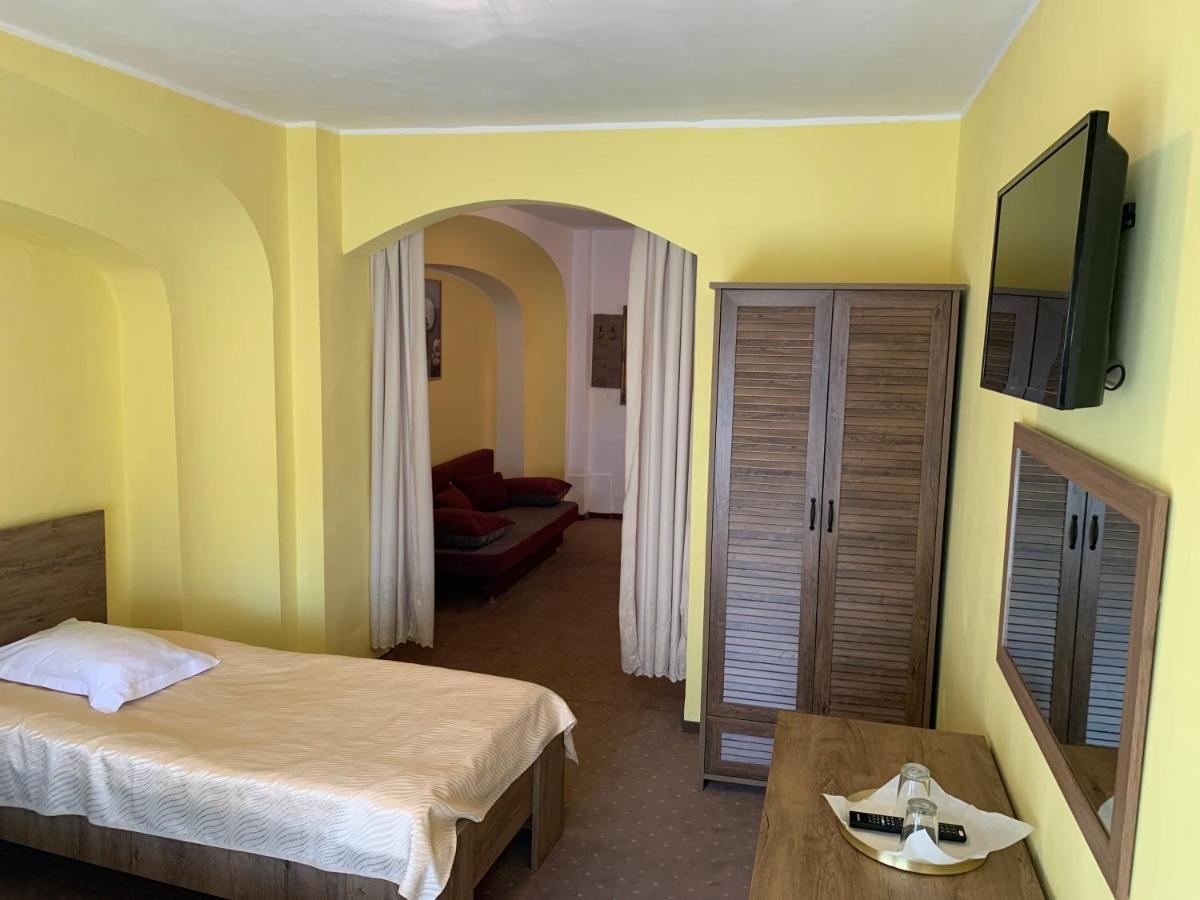 Hotel Rares Botosani Exterior photo