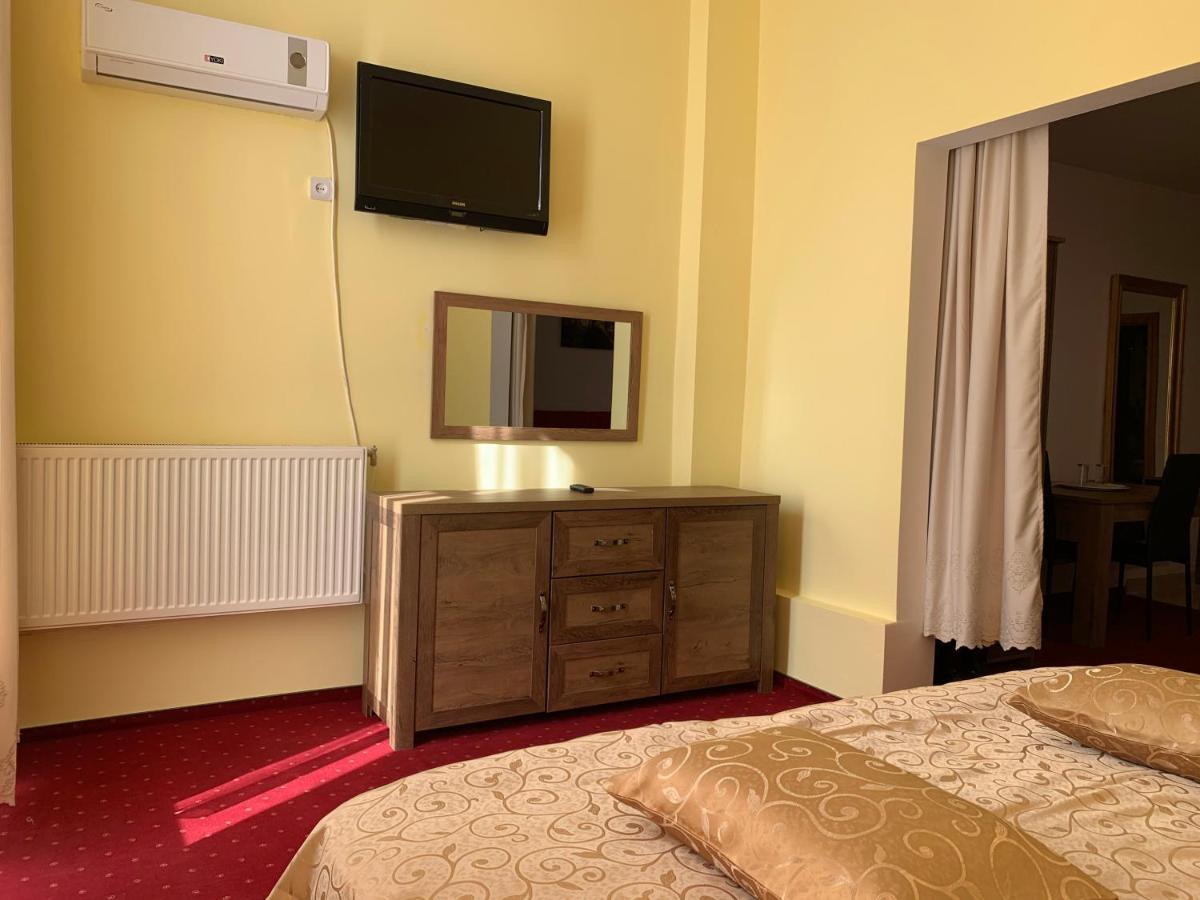 Hotel Rares Botosani Exterior photo