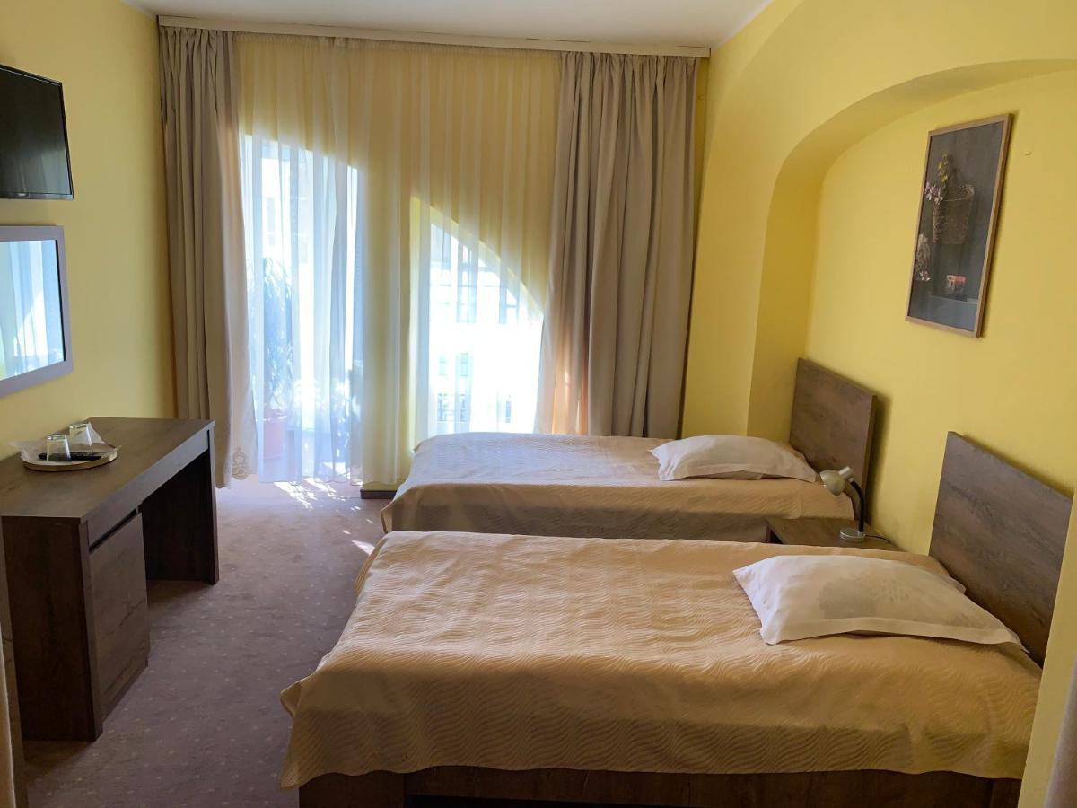 Hotel Rares Botosani Exterior photo